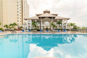 Luxurious 2BDR condo located in Prestigious Tower.